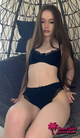 Энджел, 18 лет — фото 4 из 10: каштановые волосы, стройное телосложение, казашка