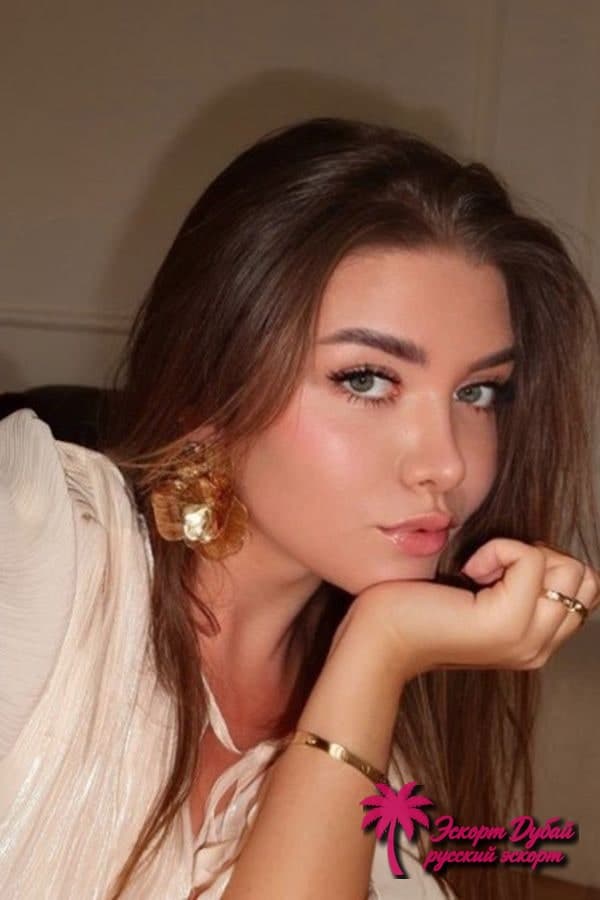 фото 1 из 8: Сентелла, 20 лет, рост 175 см, каштановые волосы, стройное телосложение