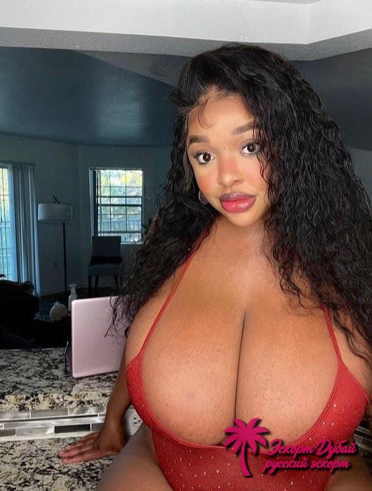 Nikitaxx Ebony, 25 лет — фото 6 из 6: чёрные волосы, пышные формы, арабская внешность