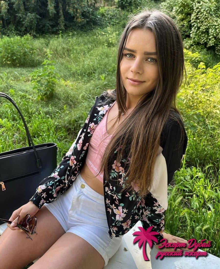 Силат, 20 лет — фото 1 из 6: каштановые волосы, стройное телосложение, европейка