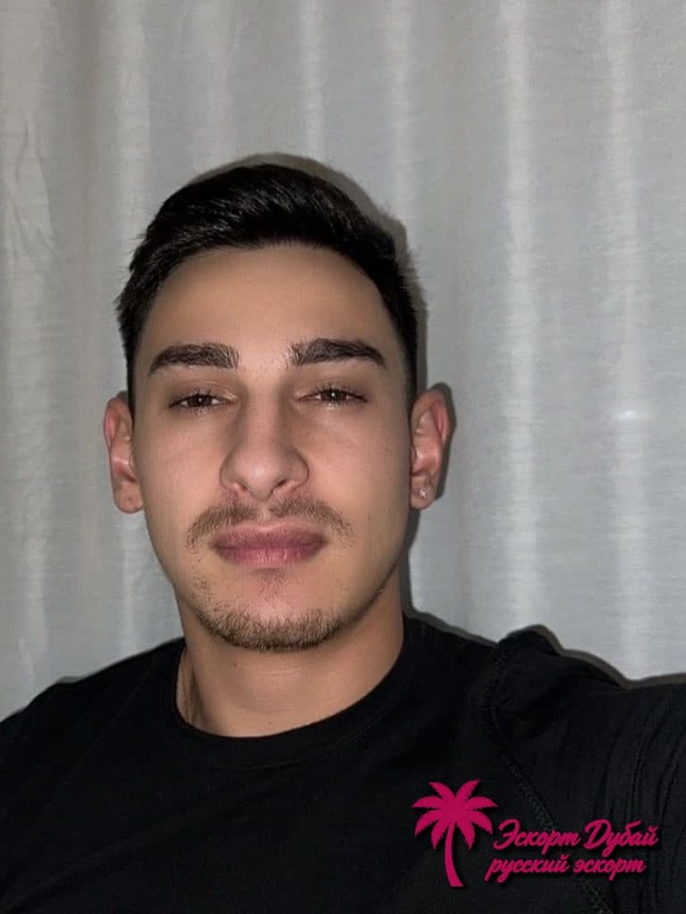 Alexsuperman, 22 года — фото 1 из 4: чёрные волосы, стройное телосложение, европеец