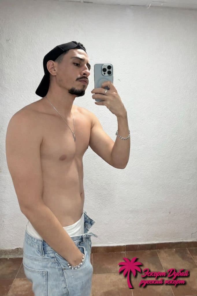 Hamzz, 24 года — фото 3 из 6: чёрные волосы, стройное телосложение, европеец