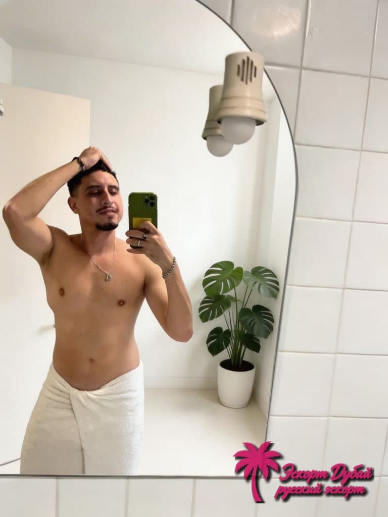 Hamzz, 24 года — фото 4 из 6: стройное телосложение, европеец, карие глаза