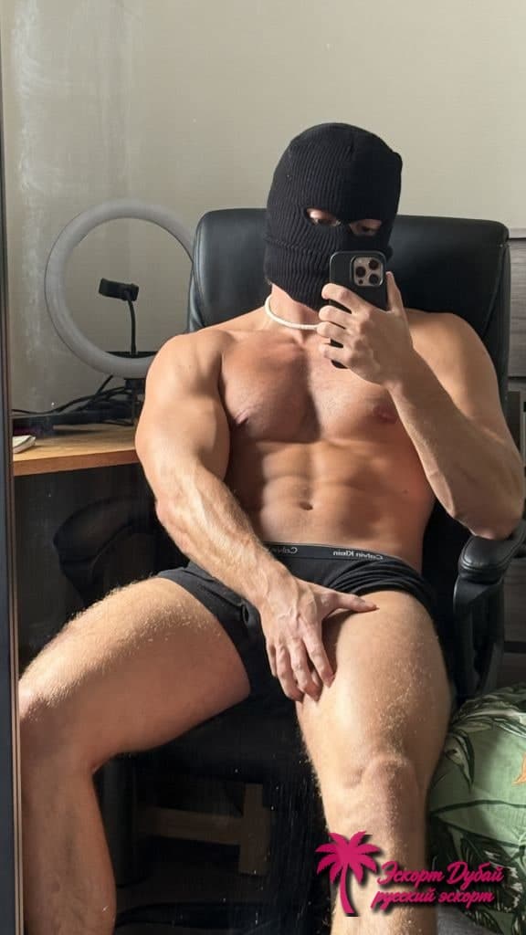Theoccitanprince, 24 года — фото 3 из 6: спортивное телосложение, европеец, карие глаза