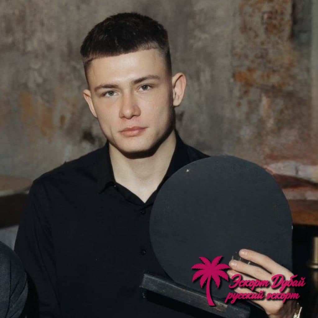 Twink_tyler, 18 лет, каштановые волосы, спортивное телосложение, зелёные глаза — фото 1 из 6
