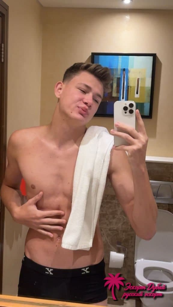 Twink_tyler, 18 лет, рост 185 см, каштановые волосы, спортивное телосложение — фото 4 из 6