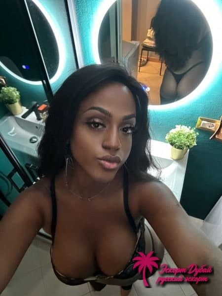 Keishlanoir, 23 года — фото 4 из 10: чёрные волосы, спортивное телосложение, латиноамериканка